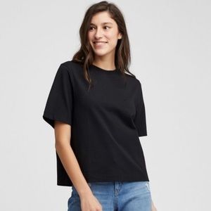 Uniqlo cropped crew neck short sleeve tshirt